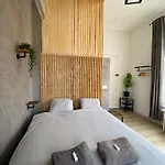 Lille Private Shower & Netflix *