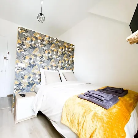 Apartment Capstay Lille Private Shower & Netflix