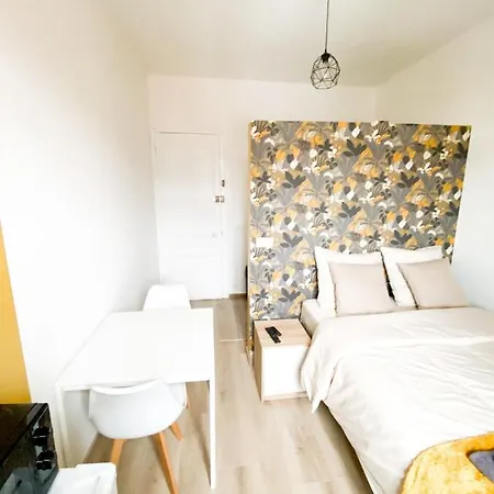 Lille Private Shower & Netflix *