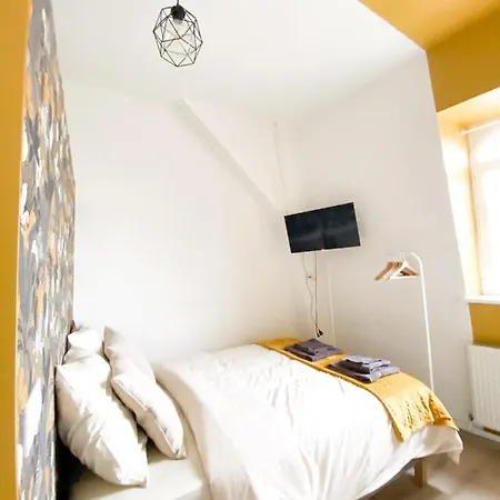 Lille Private Shower & Netflix *