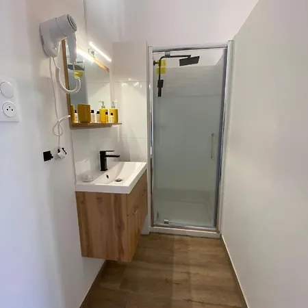 Lille Private Shower & Netflix דירה *