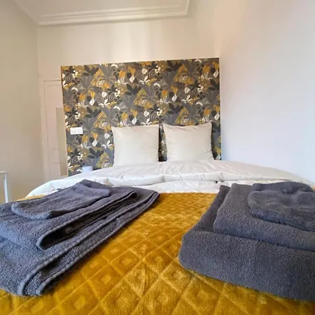 Capstay Lille Private Shower & Netflix Roubaix
