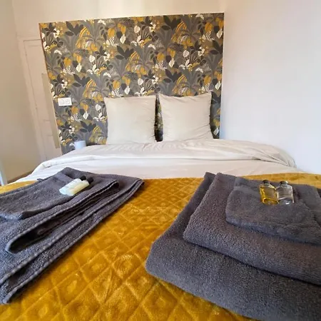 Capstay Lille Private Shower & Netflix Apartment