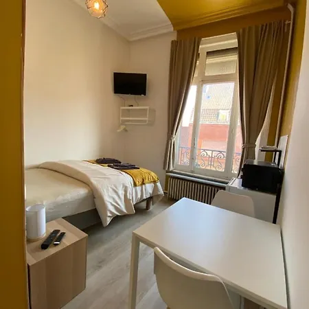 Capstay Lille Private Shower & Netflix