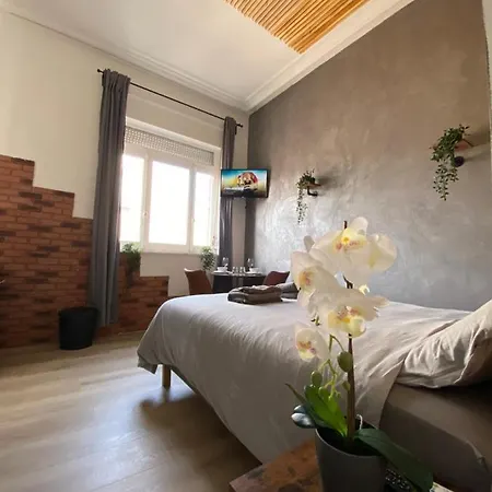 Lille Private Shower & Netflix *