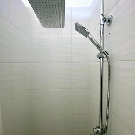 Lille Private Shower & Netflix רובייש