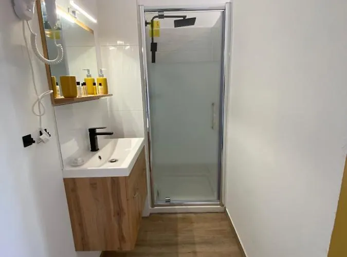 Lille Private Shower&netflix